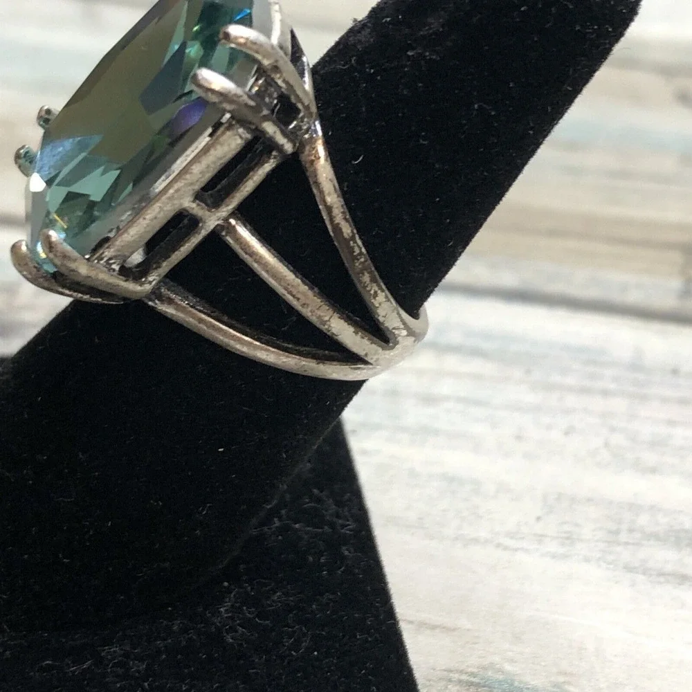 Aquamarine Fashion Jewelry Ring Distressed Silver Tone size 6‎